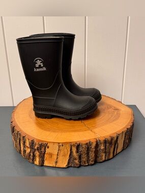 Toddler size 7, Black Kamik Waterproof Rubber Boots in EUC.